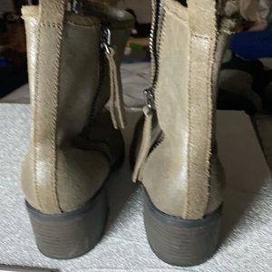 Leather ankle boots zipper both sides metallic